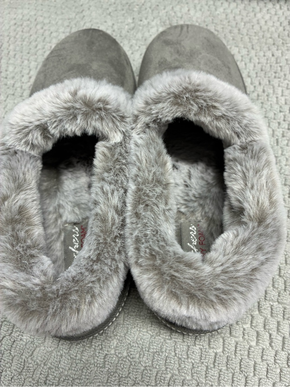 Sketchers Cozy Faux-Fur Lined Women's Slippers - Light Gray - Picture 3 of 5
